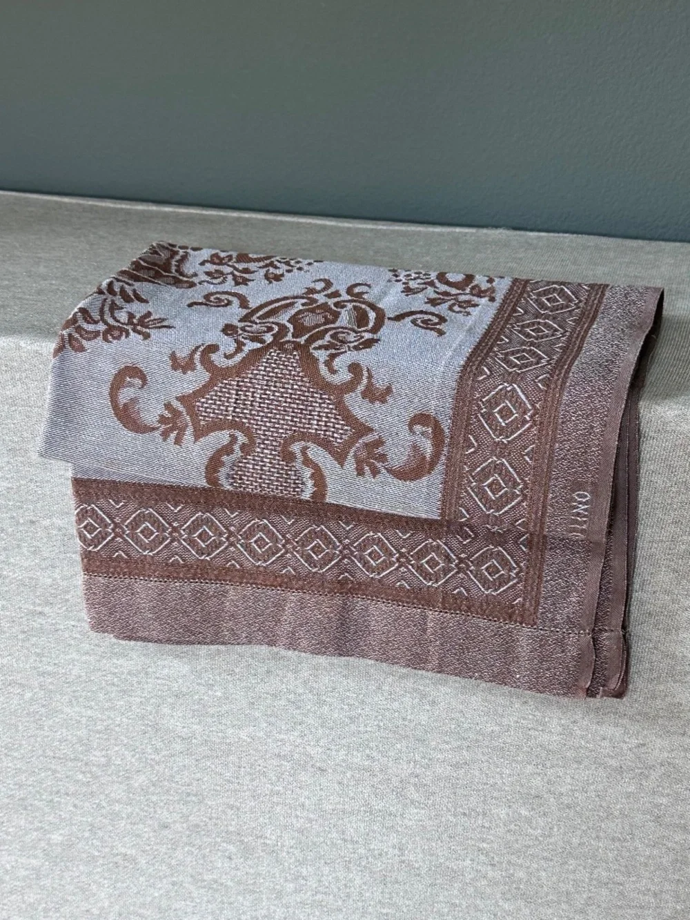Italian Tessitura Pardi- Jacquard Damask Table Runner: BRAND NEW
